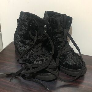 Black Velvet Women's shoes